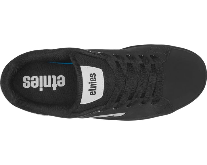 Black sneaker with 'etnies' branding on a white background