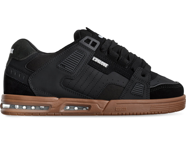Globe Sabre Onyx Gum skate shoes with Nitrocel airbag sole and S-Trac grip in black and gum colorway.