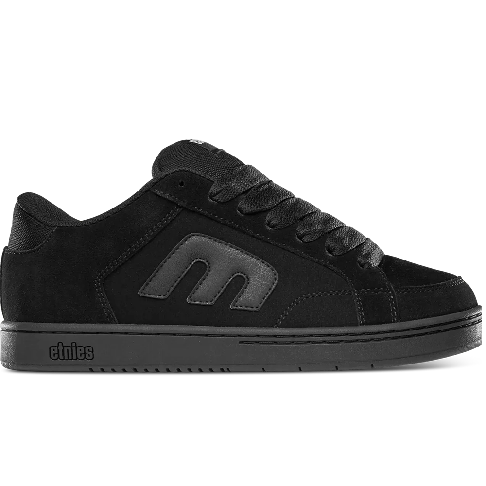 etnies Kingpin 2K Triple Black puffy skate shoes with tonal E logo