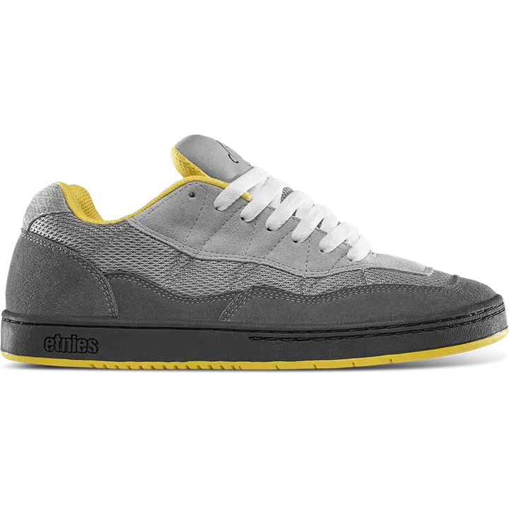 etnies Snake skate shoes in grey and yellow with suede panels, wide fit, and classic 90s low-top design